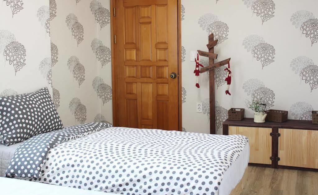 Jeju Airport Mira Guesthouse מראה חיצוני תמונה
